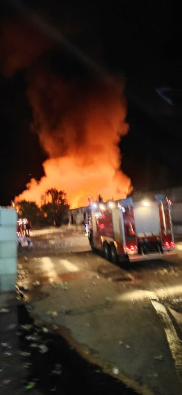Wielkopolskie/ Gaszenie hałdy odpadów w Rawiczu może potrwać jeszcze kilkanaście godzin