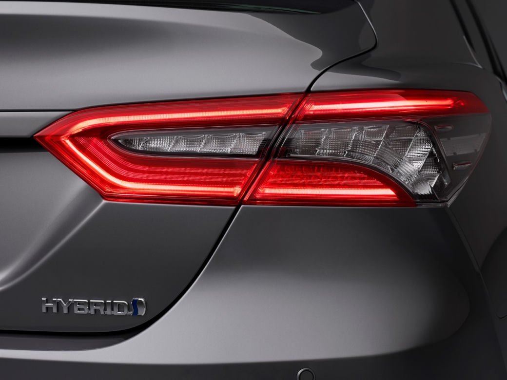 Toyota Camry Hybrid lifting 2021