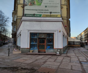 W piątek po południu kolor czerwony został przykryty przez biel
