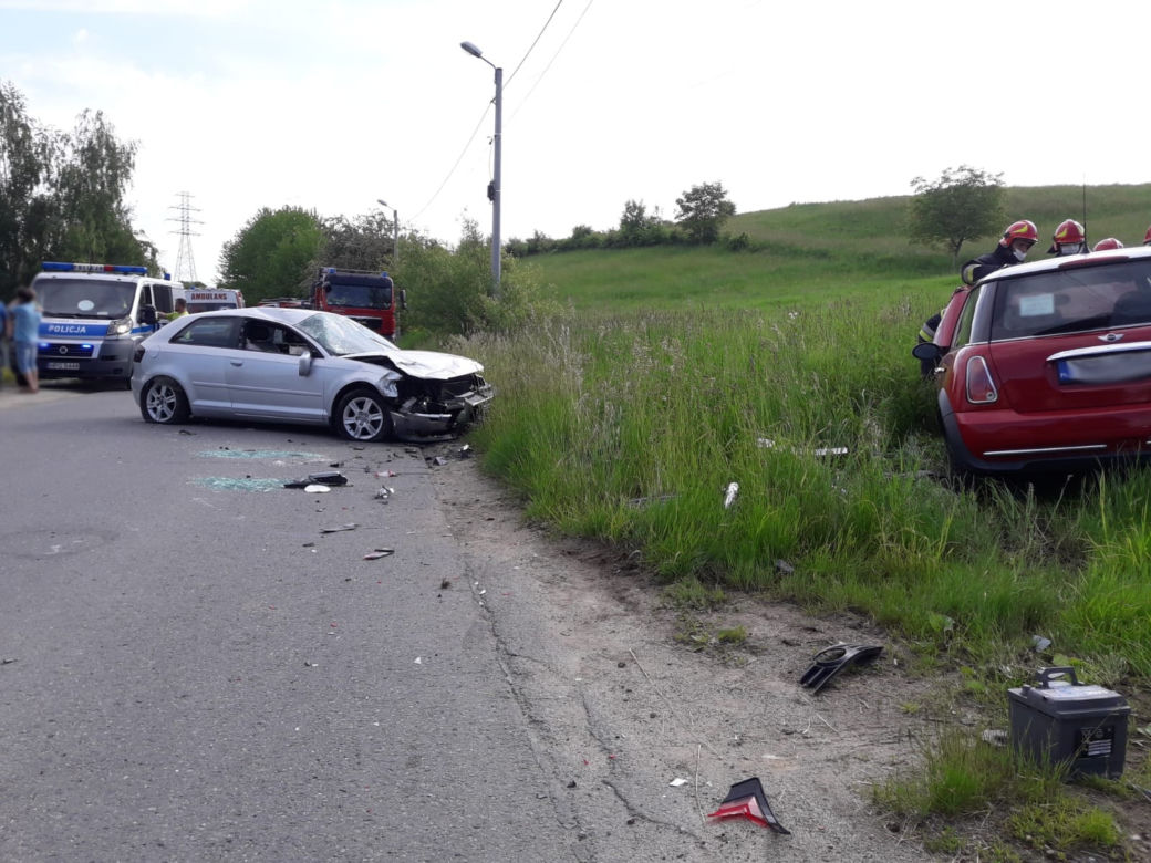 Nowy Sącz: Groźny wypadek na ulicy Juranda. Jedna osoba w szpitalu po zderzeniu trzech samochodów