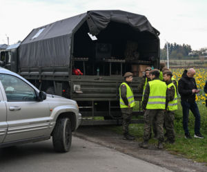 Służby przeszukują teren w okolicy Zalewu Zemborzyckiego