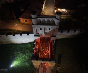 Majówka 2026. „Polskie Carcassonne” zaprasza na nocne zwiedzanie