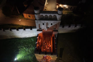 Majówka 2026. „Polskie Carcassonne” zaprasza na nocne zwiedzanie