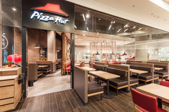 PIZZA HUT.