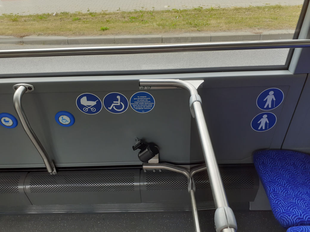 Autobus elektryczny testowany na ulicach Siedlec wyróżnia się swoim wyglądem