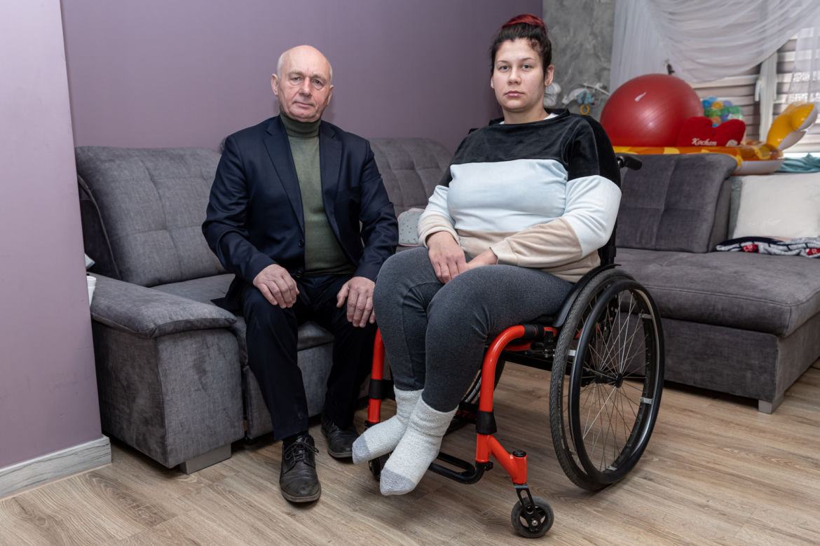 Bandyci postrzelili małą Anię! Winny jest policjant? Wielkie odszkodowanie w tle