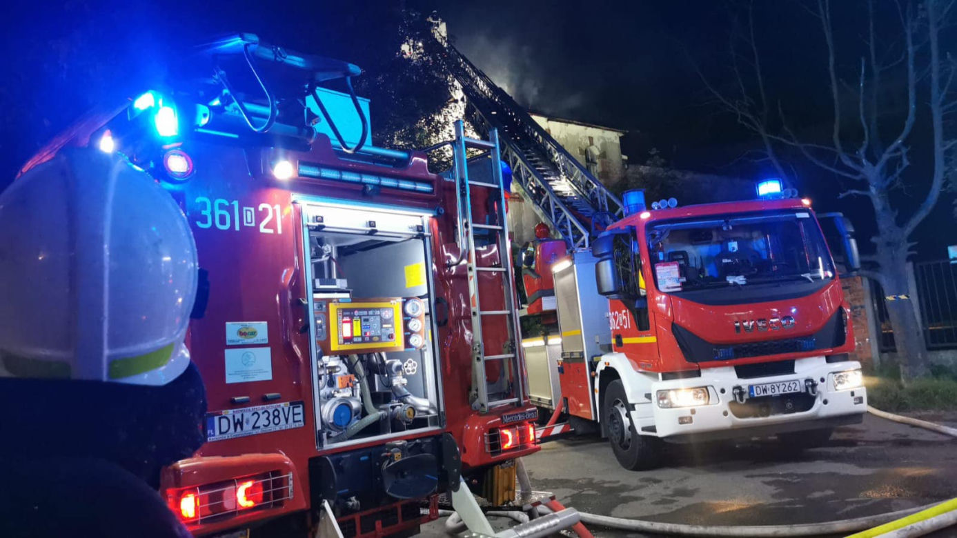 Potężny pożar w Legnicy. Płonął były radziecki szpital 