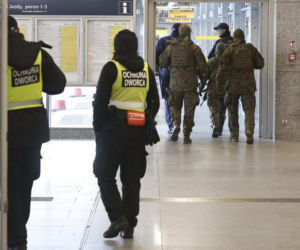 Warszawa. Wojsko na stacjach kolejowych