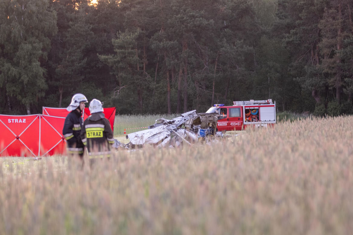 Katastrofa lotnicza w Rębielicach Królewskich. Rozbiła się awionetka, dwie osoby nie żyją 