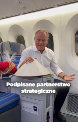 Donald Tusk śmieje się z Tuska tańczącego w turbanie!