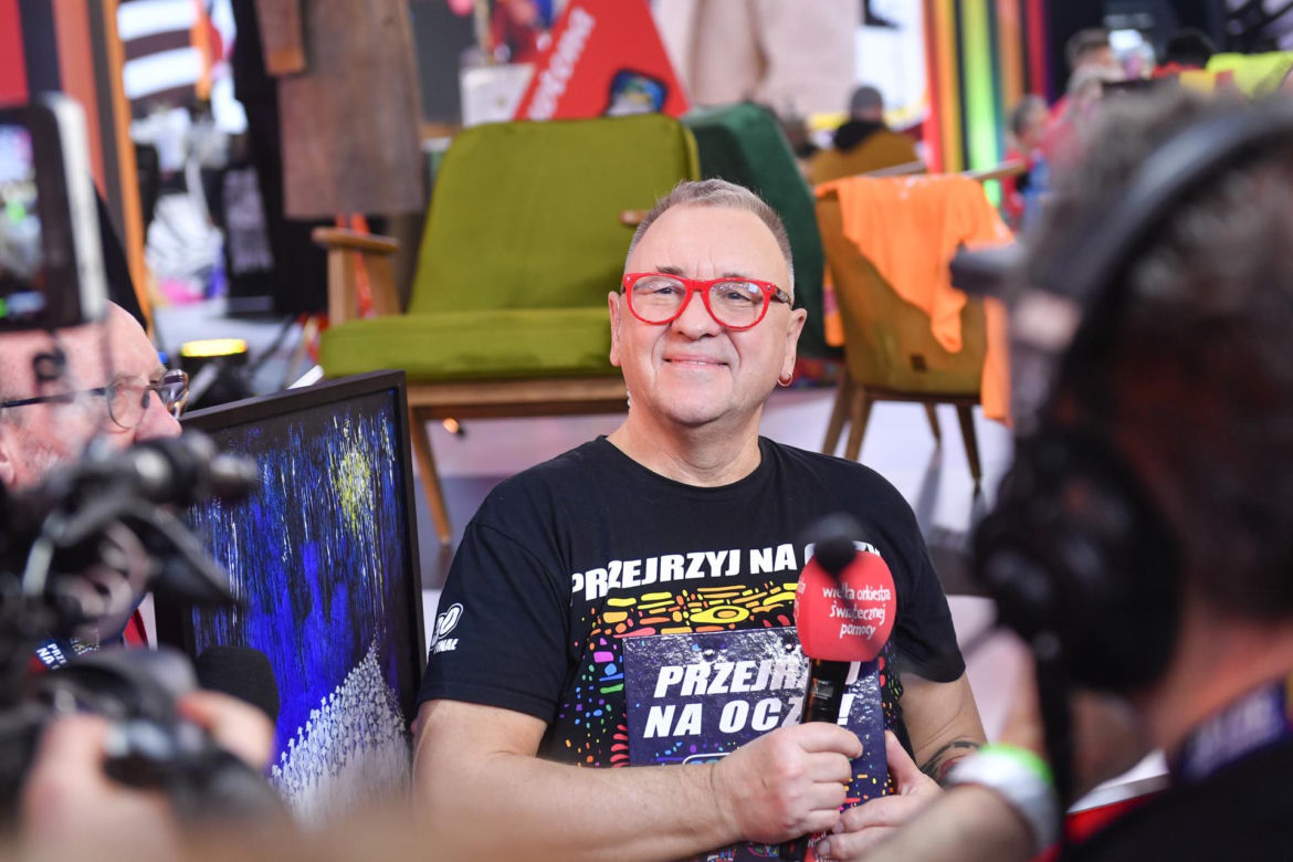 Jerzy Owsiak na przestrzeni lat. Tak zmieniał się jego charakterystyczny wizerunek