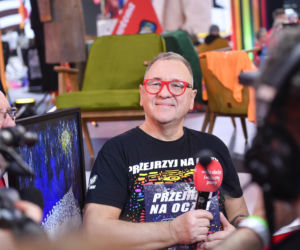 Jerzy Owsiak na przestrzeni lat. Tak zmieniał się jego charakterystyczny wizerunek