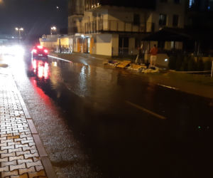 Warszawa. DRAMAT na Białołęce. Mieszkańcy RATOWALI swój dobytek. Woda WDZIERAŁA się WSZĘDZIE! 