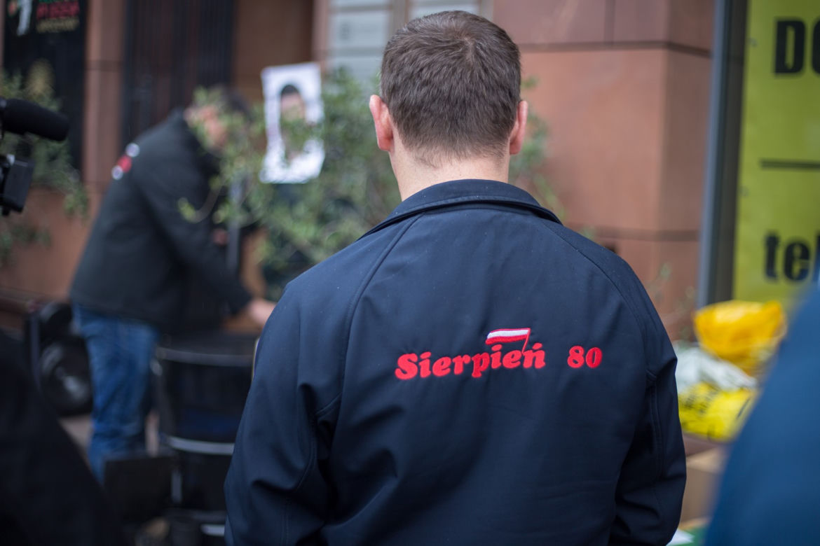 Kolejka po tani węgiel od Morawieckiego. Związkowcy: Szpitale, szkoły - pół polski błaga nas o węgiel