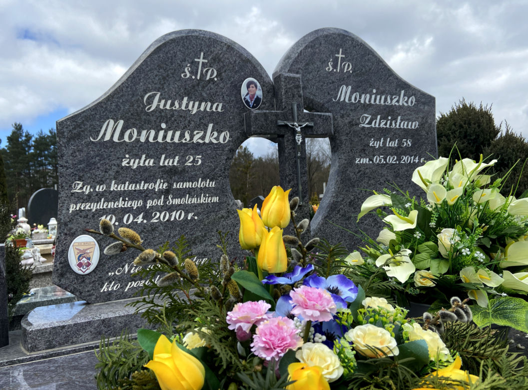 Grób stewardesy Justyny Moniuszko, która zginęła w katastrofie smoleńskiej