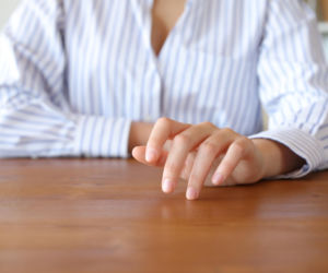 Niepozorny nawyk zwiększa poziom dopaminy i poprawia koncentrację. Eksperci tłumaczą, dlaczego nie wolno go tłumić