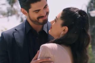 Panna młoda, odcinek 74. Hancer doznaje wielkiego upokorzenia w rezydencji. Mukkader przesadzi