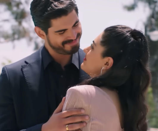 Panna młoda, odcinek 74. Hancer doznaje wielkiego upokorzenia w rezydencji. Mukkader przesadzi