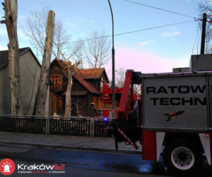 Połamane drzewo na ulicy Racławickiej