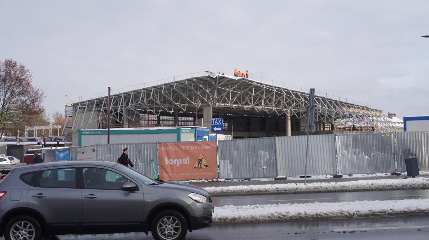 Dworzec Główny w Olsztynie rośnie w oczach. Stoi już metalowa konstrukcja budynku [ZDJĘCIA]