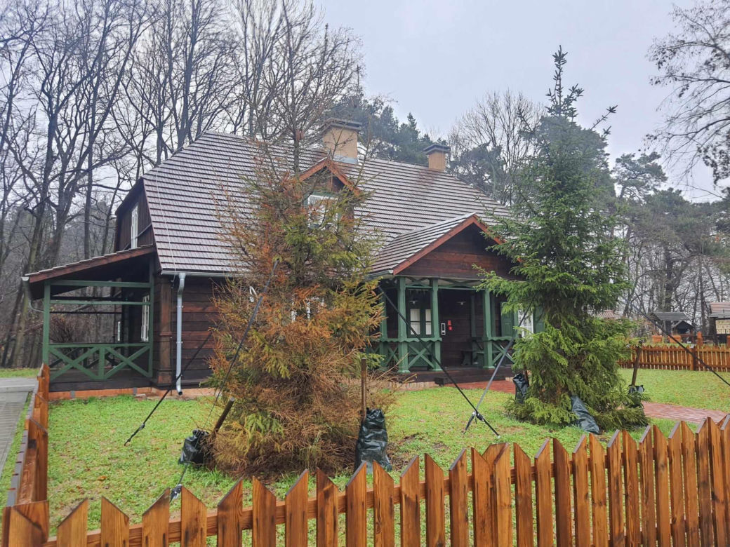  Leśniczówka przy ul. Rydzowej 