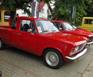 Zlot zabytkowych samochodów