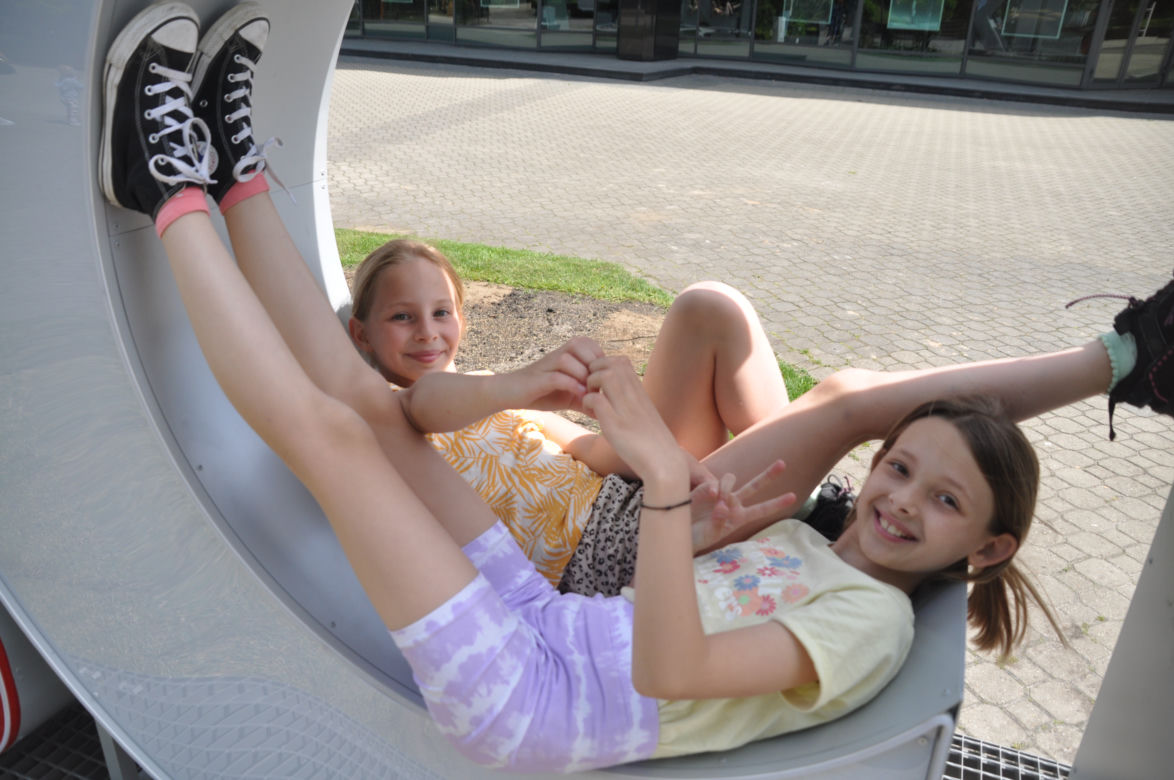 Serce i scyzoryk obok Kieleckiego Centrum Kultury