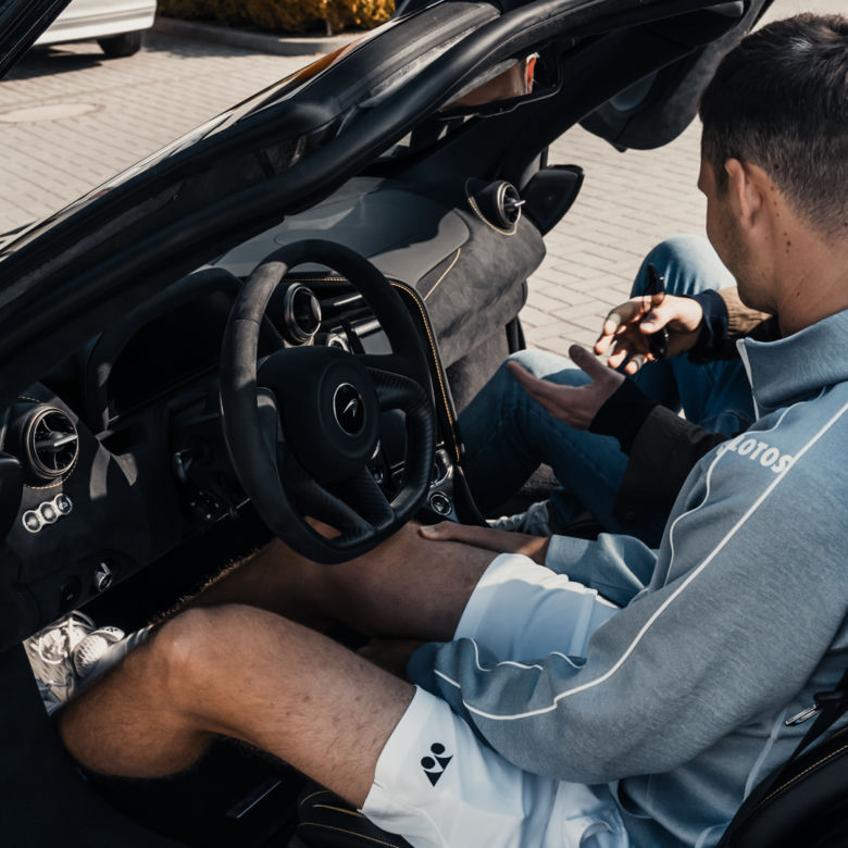 Hubert Hurkacz w McLarenie 720S Coupe