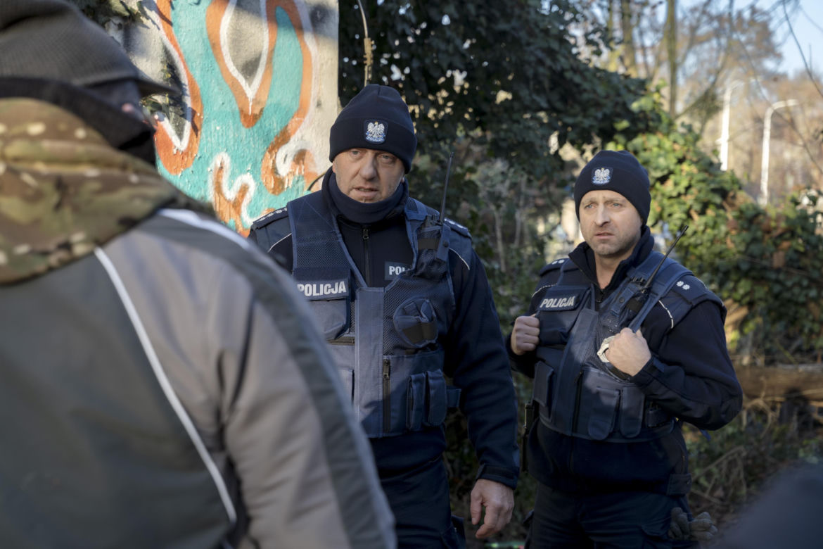 "Policjantki i Policjanci", odcinek 1392: Góral i Tamara próbują spędzić romantyczny wieczór. Ich plany burzy niespodziewane pojawienie się Jagny