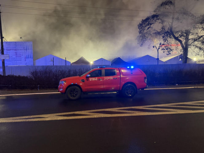 Pożar na targowisku przy ul. Bakalarskiej. Zatrzymano 36-letniego mężczyznę