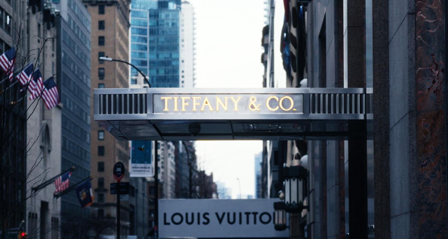 Jak powstało imperium Louis Vuitton, Moët i Hennessy? ARTE.tv pokazuje od środka historię LVMH