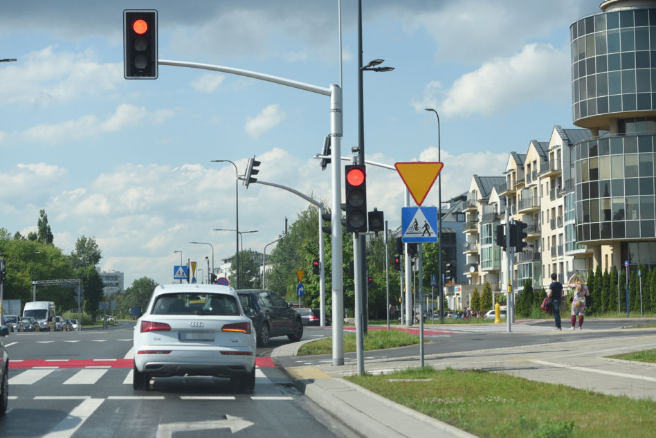 Kasi puszczają nerwy. Cichopek nie widzi jak łamie przepisy ruchu drogowego