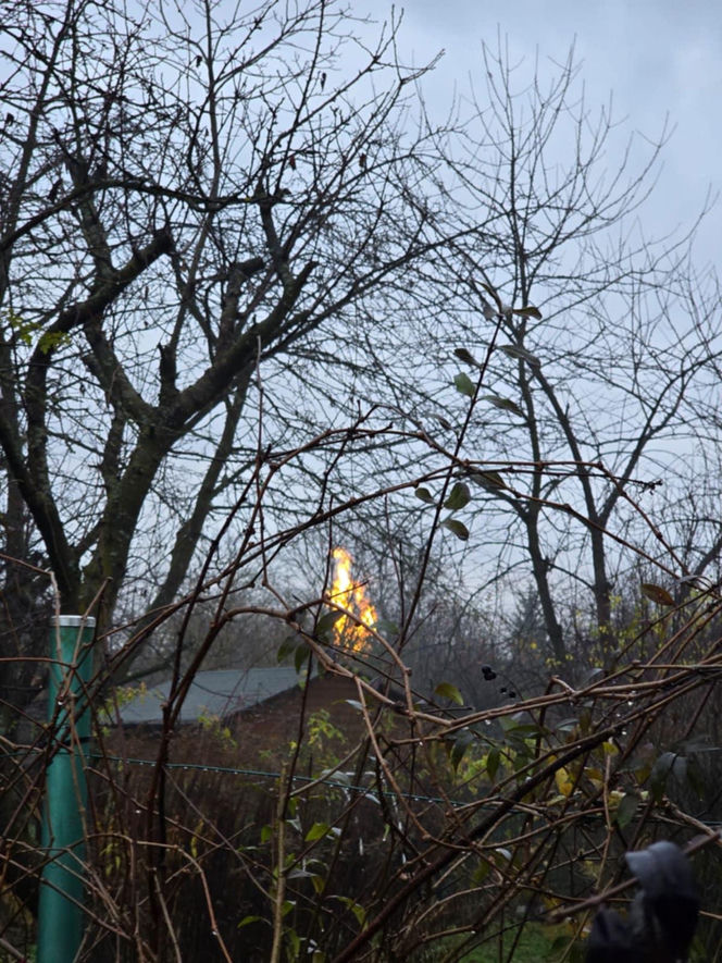 Słup ognia nad Krakowem. Potężny pożar gazu na popularnym osiedlu