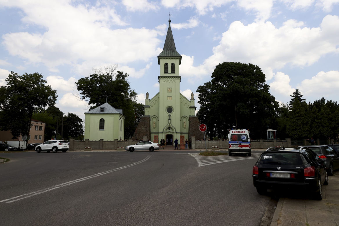 Pogrzeb ofiar wypadku w Elżbietowie. Zosia i jej mama Małgorzata L. wyruszą w ostatnią drogę