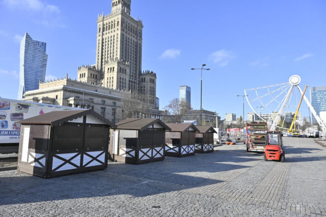 Dziwny obiekt w centrum Warszawy. Co tu powstaje? Stolica już stroi się na Boże Narodzenie!