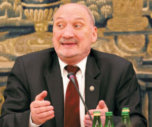 Owsiak: Macierewicz zostaw nas k... w spokoju