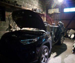 Toyota z Wejherowa w złodziejskiej dziupli na Wilanowie