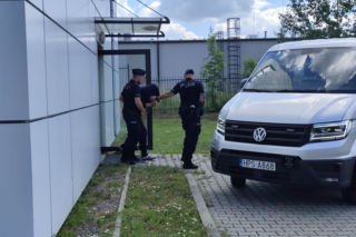 Zabójca z Mierzawy doprowadzony do prokuratury. Dariusz R. usłyszał zarzuty
