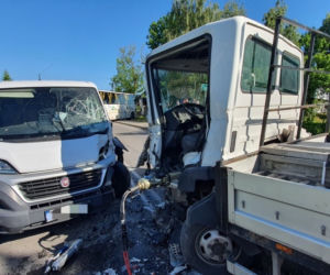 Wypadek w powiecie grudziądzkim! Kierowca zakleszczony w pojeździe [ZDJĘCIA] 