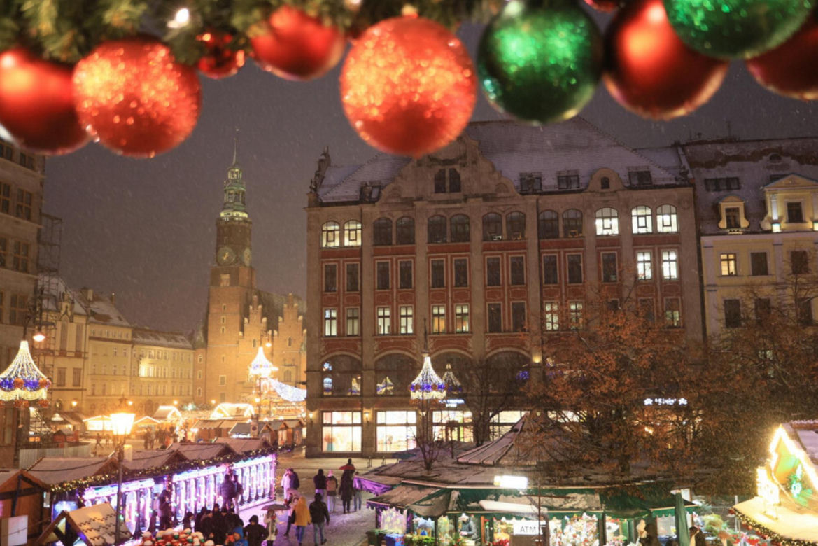 Wroclaw. Jarmark Bozonarodzeniowy juz otwarty.