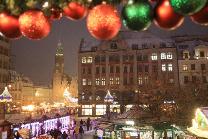 Wroclaw. Jarmark Bozonarodzeniowy juz otwarty.