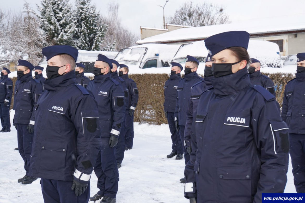 Nowi policjanci na Warmii i Mazurach. Ślubowało aż 80 funkcjonariuszy [ZDJĘCIA]
