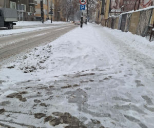 Zima na Podkarpaciu nie odpuszcza. Błoto pośniegowe utrudnia jazdę w regionie