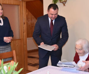 NIESAMOWITE! Pani Karolina żyje już 106 lat! Zdradziła receptę na długowieczność