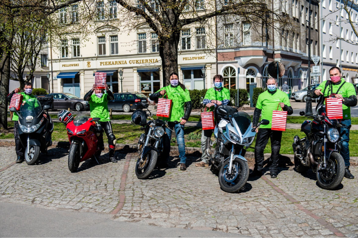 Koronawirus w Trójmieście. Jeżdżą na motorach i pomagają seniorom