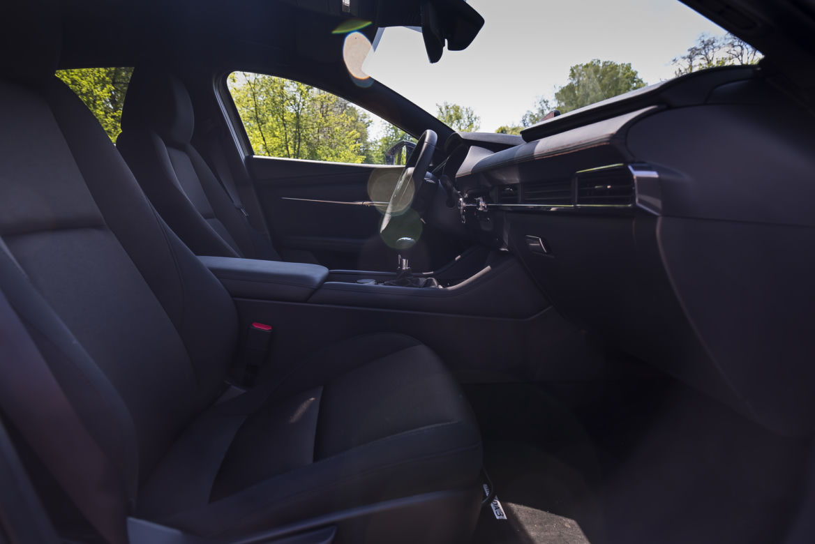Mazda 3 Skyactiv-G 150 KM MT6 & Volkswagen Golf 8 1.5 eTSI 150 KM DSG7