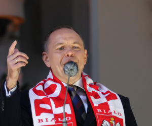 Prezydent na Jasnej Górze wśród kibiców. Podziękował za obronę  hasła „Bóg, Honor, Ojczyzna”