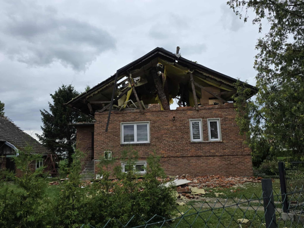 Został tylko gruz i dach w domu w ogrodzie. Wstrząsająca relacja z nawałnicy na Podkarpaciu
