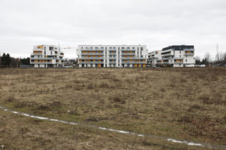 Warszawa, format: Deweloper postawił domy na Mleczarskiej. Cofnięto mu pozwolenie na budowę