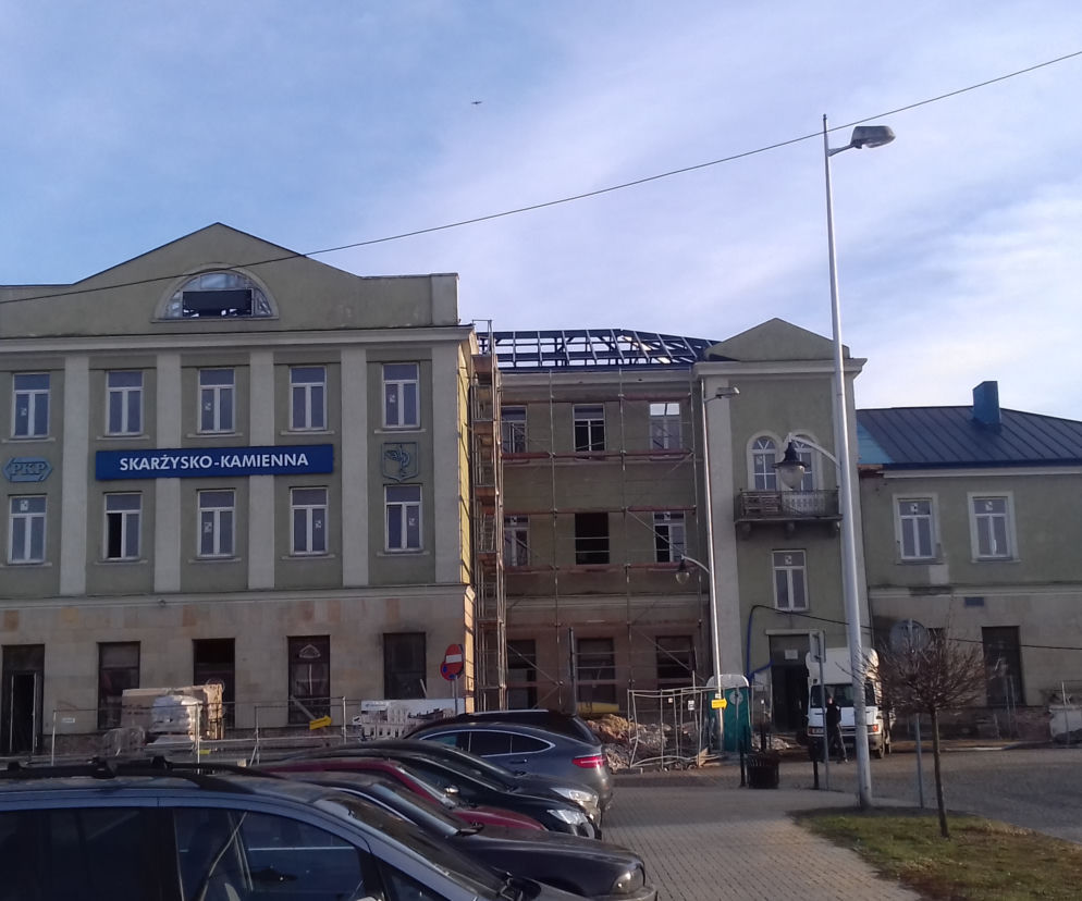 Największe miasto w Świętokrzyskiem to Kielce. Które jest tuż za nimi?